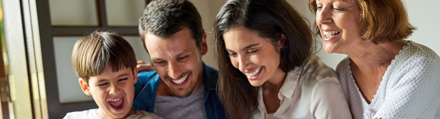 Familia recordando buenos momentos