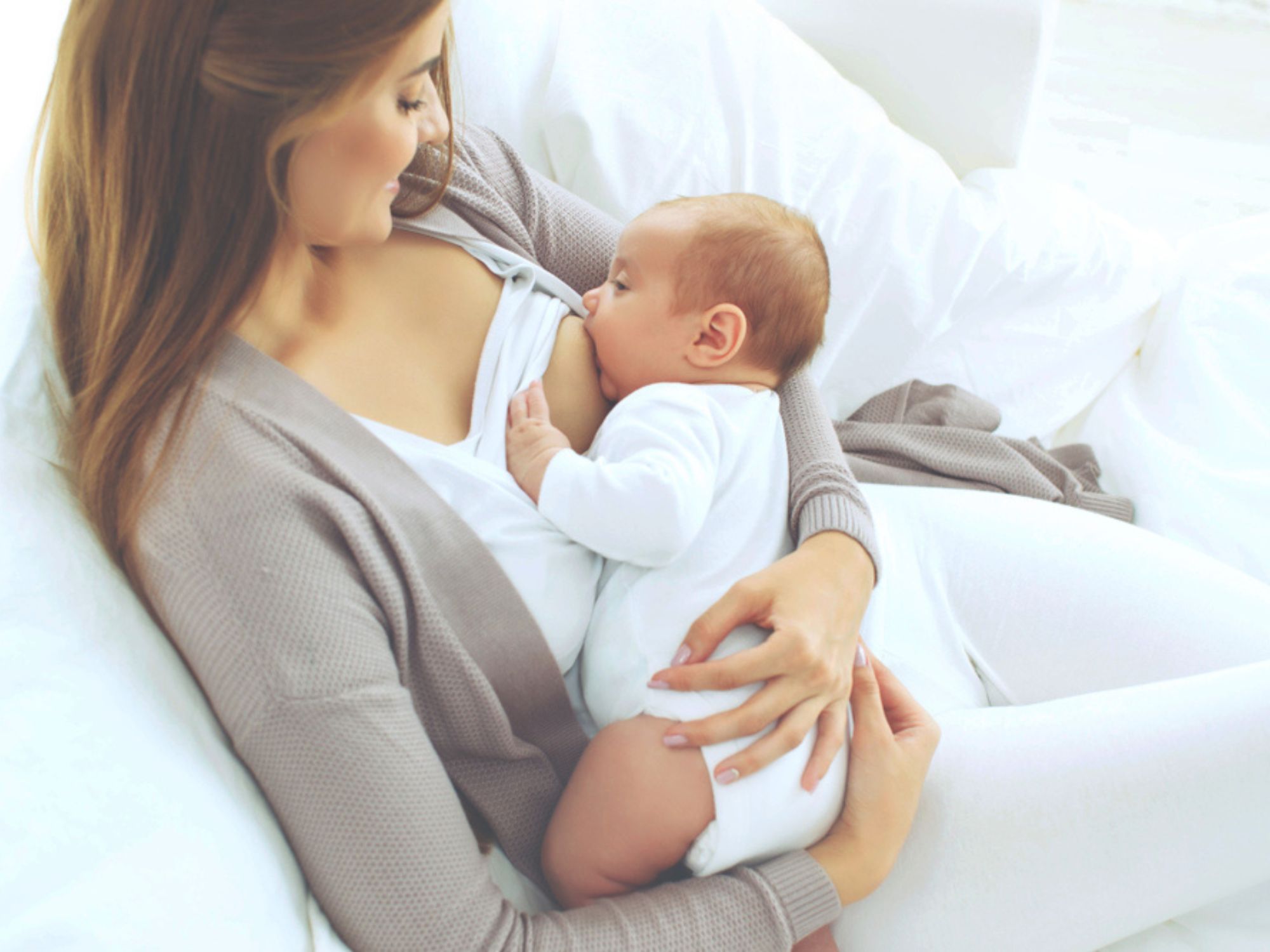 Diseño sin título - 2 Mamá dandole leche a su bebé